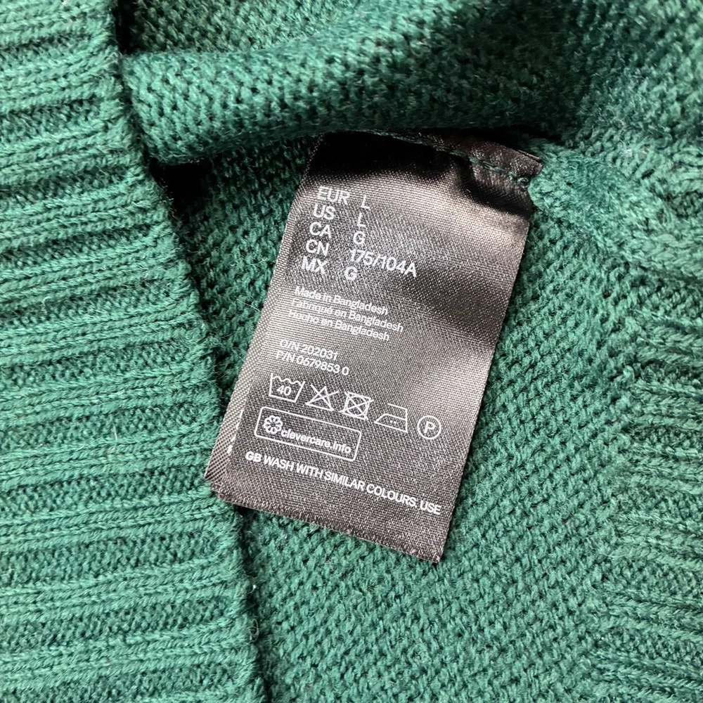 H&M Ladie's Forrest Green Crew Neck Slightly Cropped, Oversized Sweater